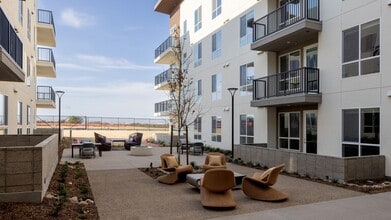 Folia in San Diego, CA - Foto de edificio - Building Photo