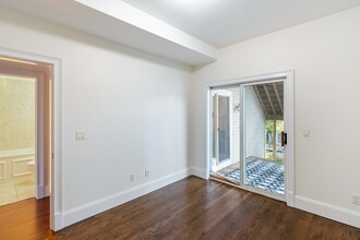 283 Bowen St, Unit 2 in Boston, MA - Building Photo - Building Photo