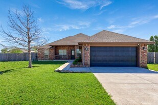 2816 Coventry Manor Dr in Oklahoma City, OK - Building Photo