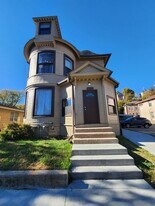 1449 Locust St in Dubuque, IA - Building Photo