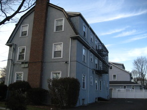 Fairfield At West Hempstead in West Hempstead, NY - Building Photo - Building Photo