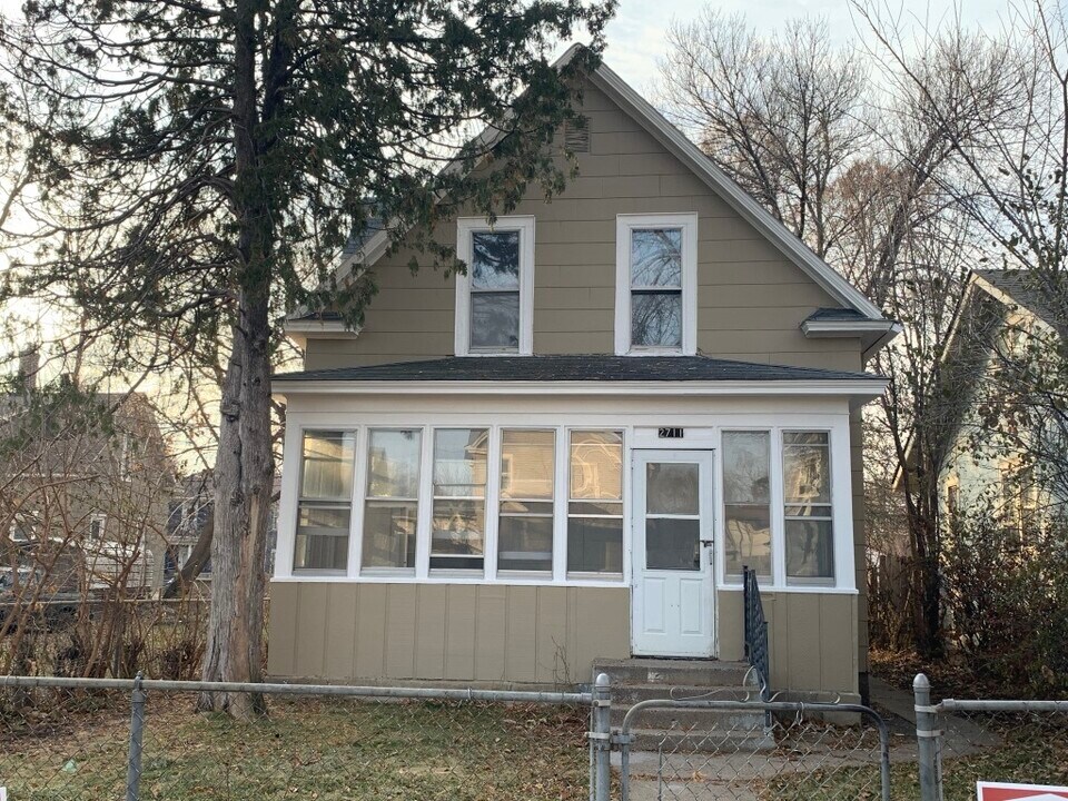 2711 N Humboldt Ave in Minneapolis, MN - Building Photo