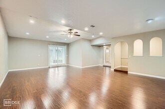 1724 Midcrest Dr in Plano, TX - Foto de edificio - Building Photo