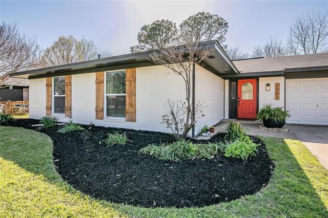 1607 Cimarron Trail in Grapevine, TX - Building Photo - Building Photo