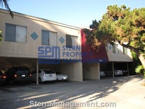 3685 Mentone Ave. in Los Angeles, CA - Foto de edificio - Building Photo