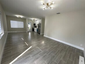 1300 NW 7th Terrace in Fort Lauderdale, FL - Building Photo - Building Photo