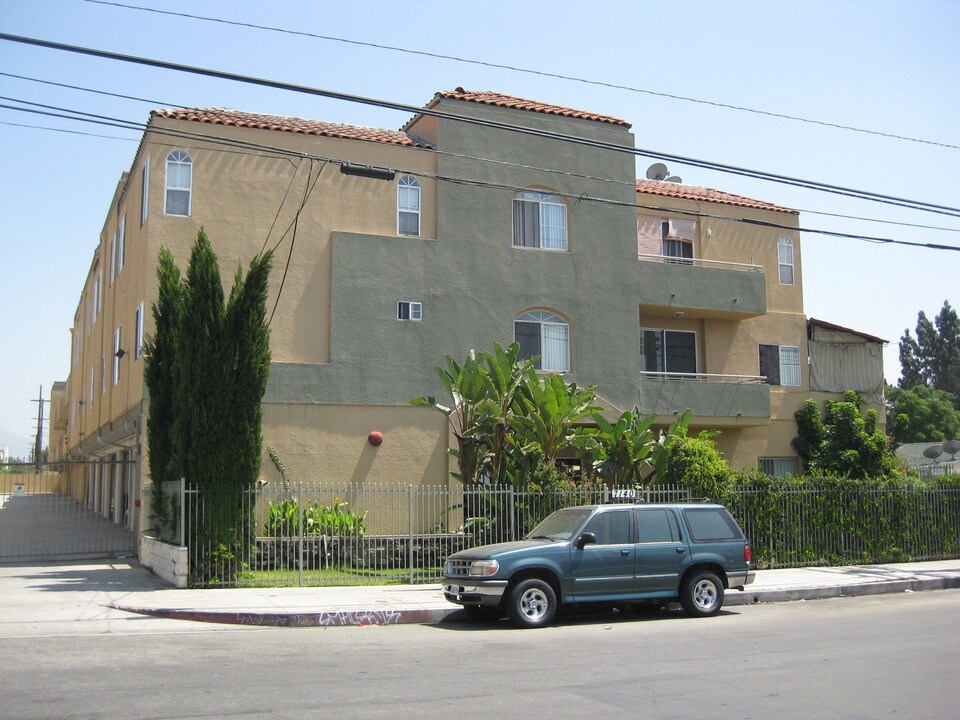 7140 Bellaire Ave in North Hollywood, CA - Building Photo