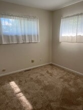 1020 Hollendale Dr in Kettering, OH - Building Photo - Building Photo