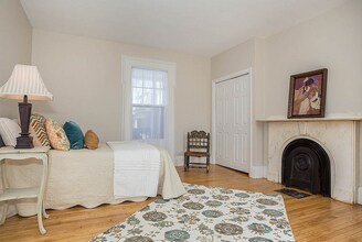 22 Scott St, Unit 1 in Woburn, MA - Foto de edificio - Building Photo