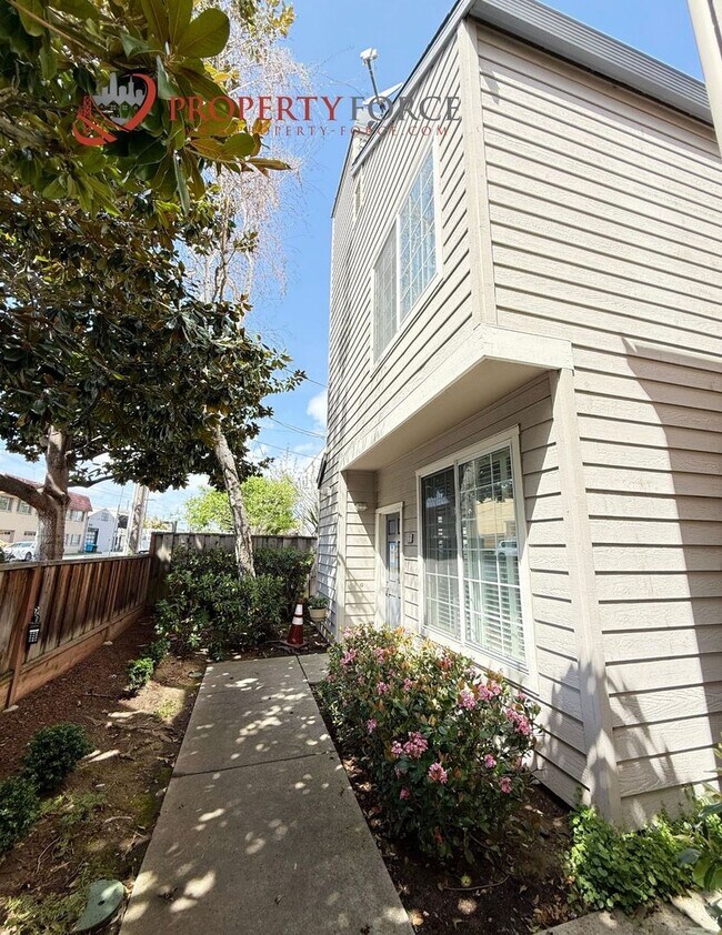 935 Old County Rd in Belmont, CA - Building Photo - Building Photo