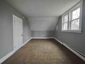 5 Concord St in Antrim, NH - Foto de edificio - Building Photo