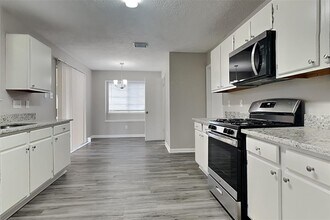 8303 Holmwood Dr in Houston, TX - Building Photo - Building Photo