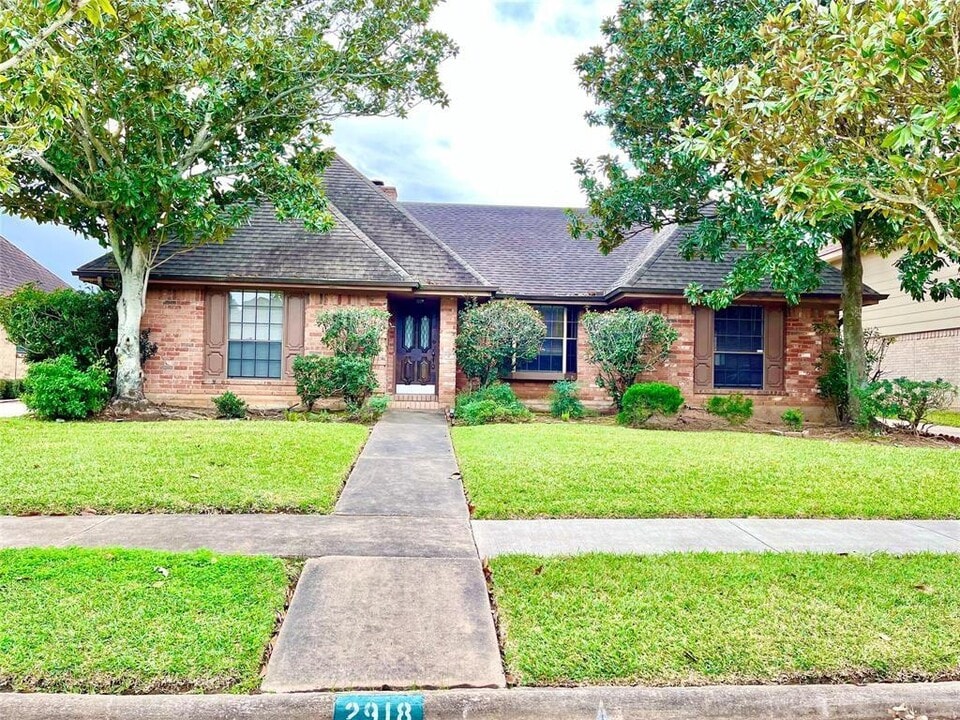 2918 Pasture Ln in Sugar Land, TX - Building Photo