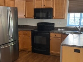 107 Locust St, Unit Locust in Ambler, PA - Foto de edificio - Building Photo