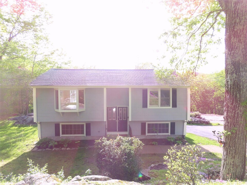 235 Tammany Hall Rd in Carmel, NY - Building Photo