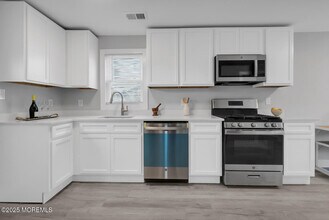 33 Grove Pl in Keansburg, NJ - Building Photo - Building Photo