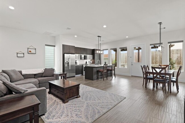 5415 Robusto Pl in Houston, TX - Foto de edificio - Building Photo