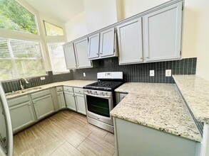 2102 Castle View Dr in Austin, TX - Building Photo - Building Photo