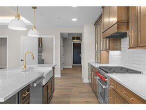 1 Hill Farm Rd in North Oaks, MN - Foto de edificio - Building Photo