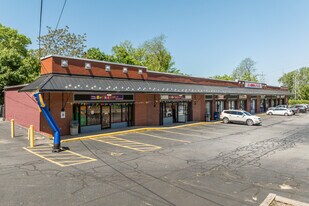 385-387 Cumberland Hill Rd in Woonsocket, RI - Building Photo