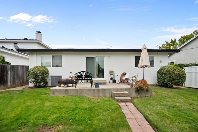 421 Tustin Ave in Newport Beach, CA - Building Photo - Building Photo