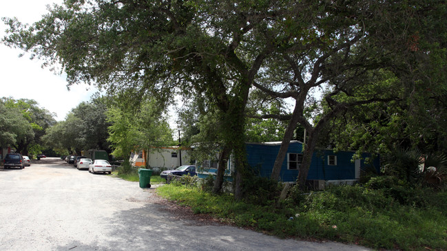 Shalimar Mobile Home Park in Shalimar, FL - Building Photo - Building Photo