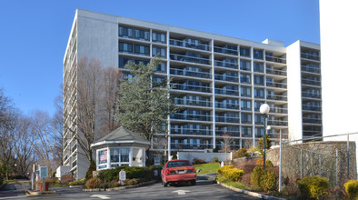 High Point of Hartsdale in Hartsdale, NY - Building Photo - Building Photo