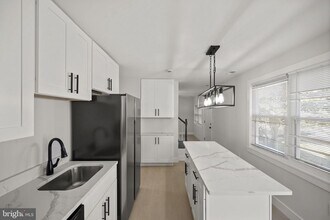 821 S Woodlynn Rd in Essex, MD - Building Photo - Building Photo