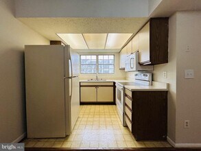 107 Prosperity Ave SE-Unit -E in Leesburg, VA - Building Photo - Building Photo