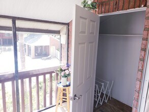 8211 12th Way N, Unit F in St. Petersburg, FL - Building Photo - Building Photo