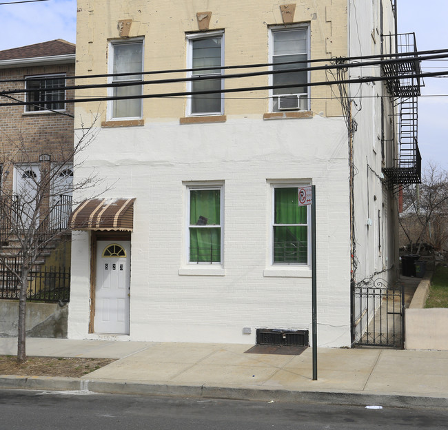 823 E 221 St in Bronx, NY - Building Photo - Building Photo