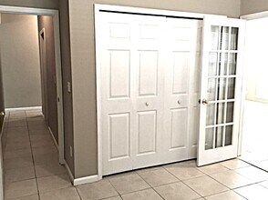 9140 Prosperity Lake Dr in Jacksonville, FL - Building Photo - Building Photo