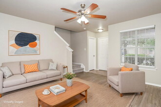 7858 Hedrick Farm in San Antonio, TX - Foto de edificio - Building Photo