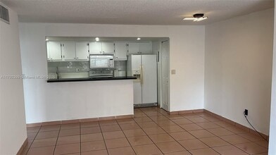 4430 NW 79th Ave, Unit 1D in Doral, FL - Building Photo - Building Photo