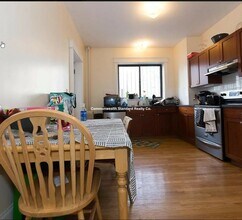 76 Quint Ave in Boston, MA - Foto de edificio - Building Photo