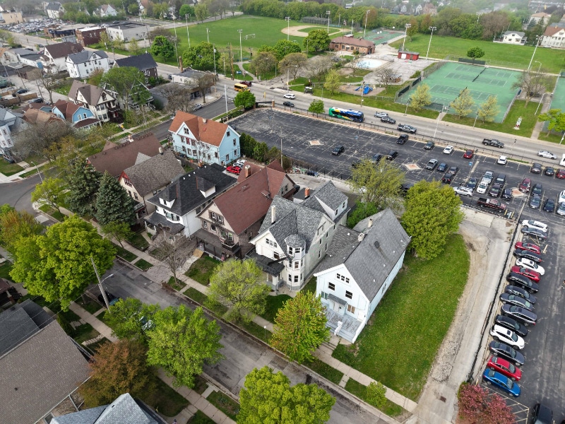 525 N 34th St in Milwaukee, WI - Building Photo