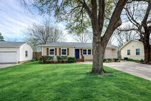 1035 Blaylock Cir S in Irving, TX - Building Photo