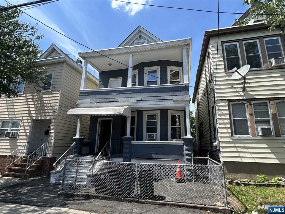47 Maple St in Garfield, NJ - Building Photo