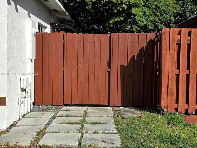 18255 SW 145th Ave, Unit Back in Miami, FL - Building Photo - Building Photo