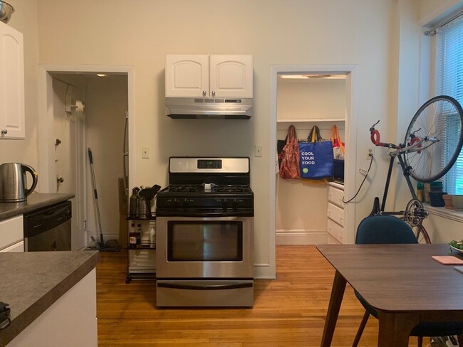 224 Jamaicaway, Unit 2 in Boston, MA - Building Photo - Building Photo