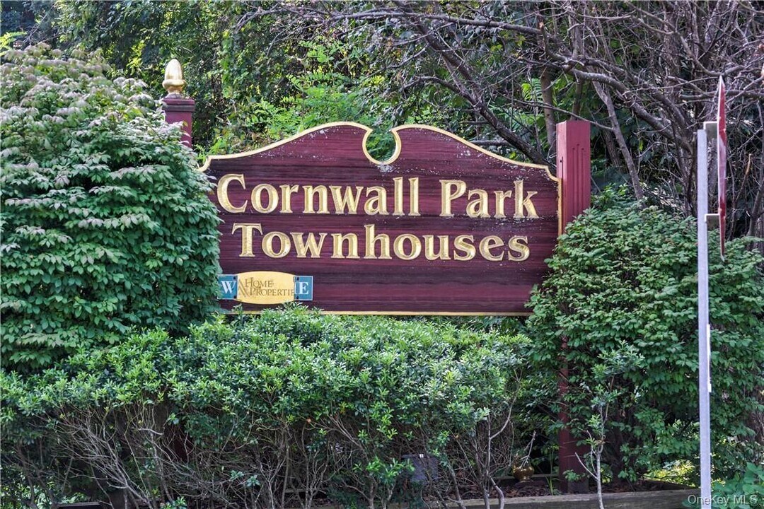 16 Patton Dr in Cornwall, NY - Building Photo