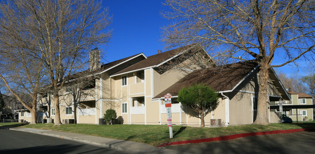 8002 Offenhauser Dr in Reno, NV - Building Photo - Building Photo