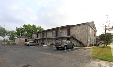 Pine Terrace in Houston, TX - Building Photo - Building Photo