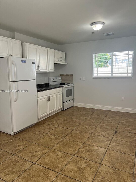 1930 SW 2nd St in Miami, FL - Building Photo