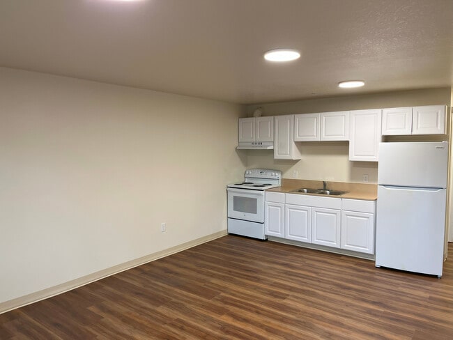 Cedar Park Apartments in Vancouver, WA - Building Photo - Building Photo