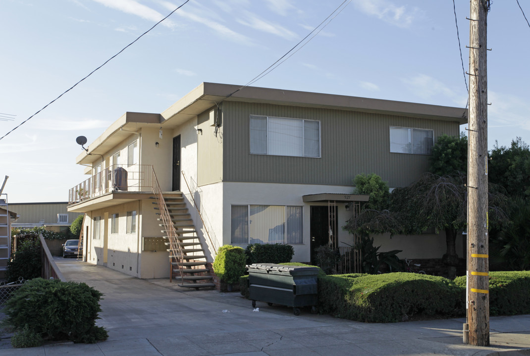 927 Harlan St in San Leandro, CA - Foto de edificio