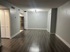 3250 NW 84th Ave in Sunrise, FL - Building Photo - Building Photo