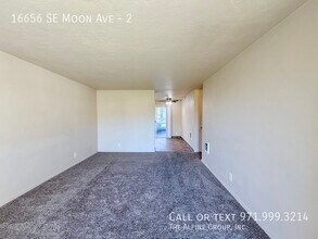 16656 SE Moon Ave in Milwaukie, OR - Building Photo - Building Photo