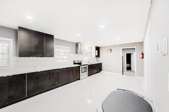 2565 Lantern Ln in Atlanta, GA - Building Photo - Building Photo