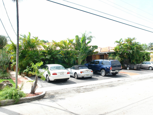 13045 Emerald Dr in Miami, FL - Building Photo - Building Photo